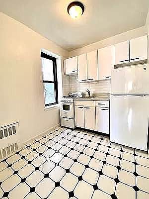 4th image of 417 E 81st St APT 4C