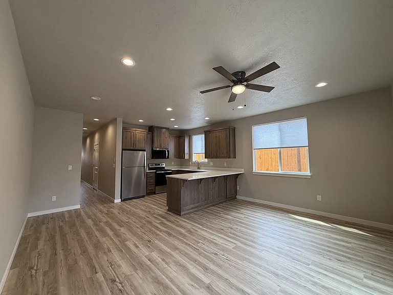 4025 Filbert St NE — Photo 6