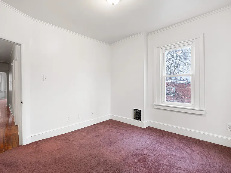 2402 N Van Buren St — Photo 13