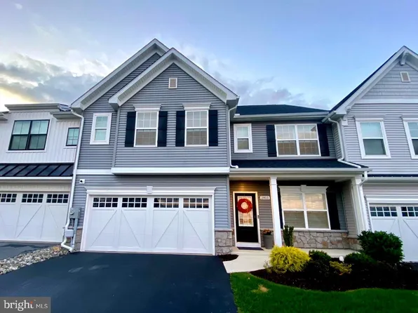 2811 Hillfield Dr, Frederick, MD 21702