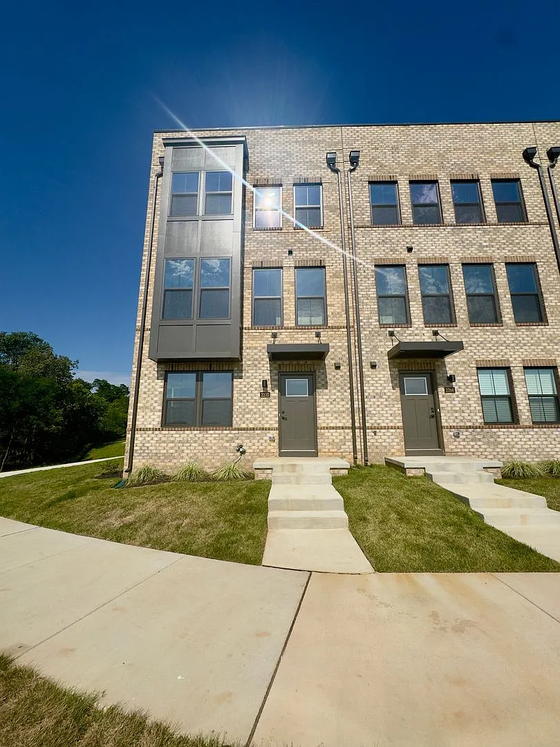 Brand-New 3BD/4BA Townhome Fronting Baltimore Inner Harbor! — Photo 1
