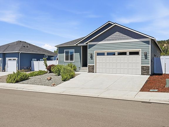 3rd image of 1731 Luxor Ln