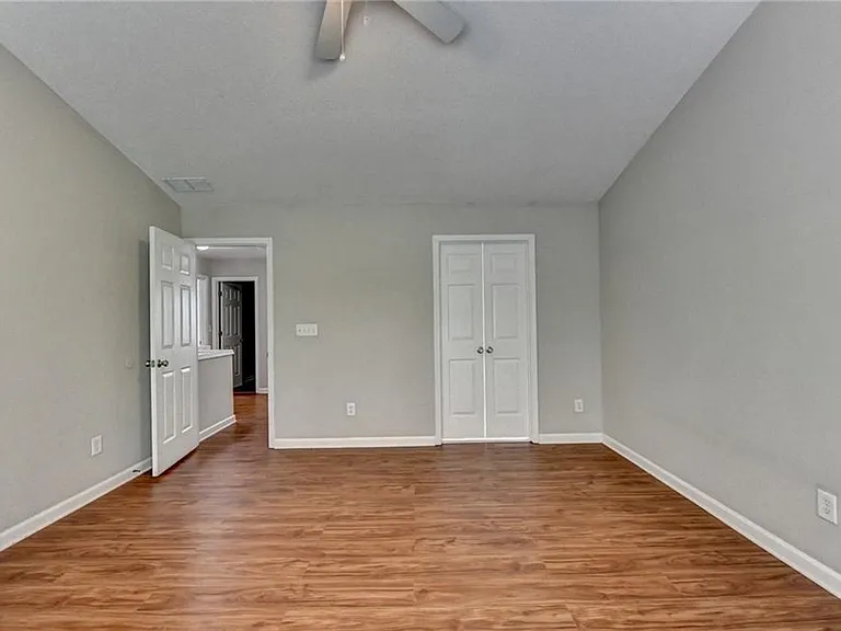 565 Alstonefield Dr — Photo 38