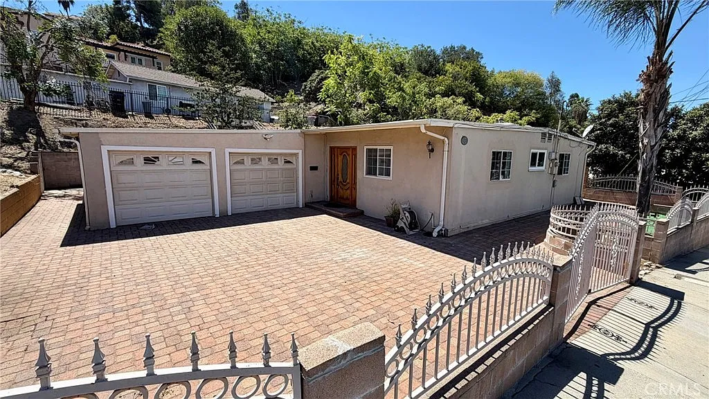 3 bed, 1308 sqft, $3,600 — Photo 1