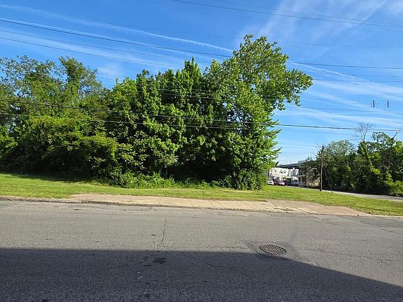 3rd image of 1908 W 3rd St