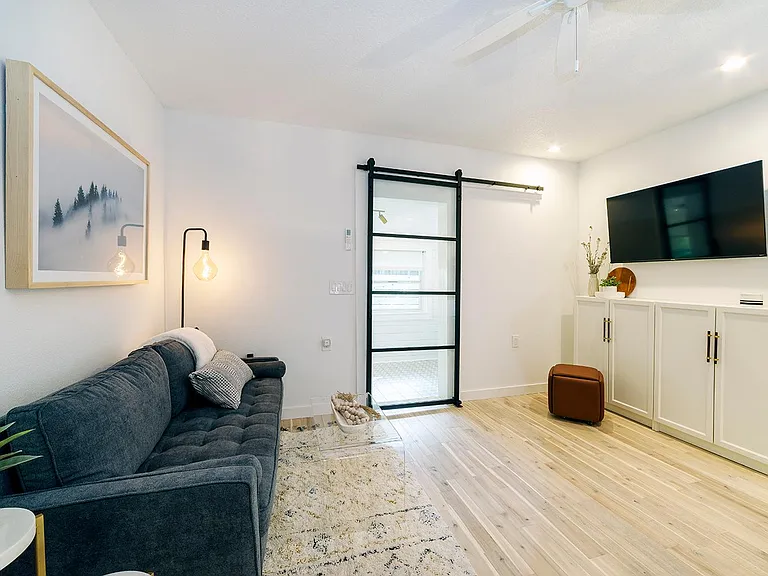 133 E Muriel St — Photo 11