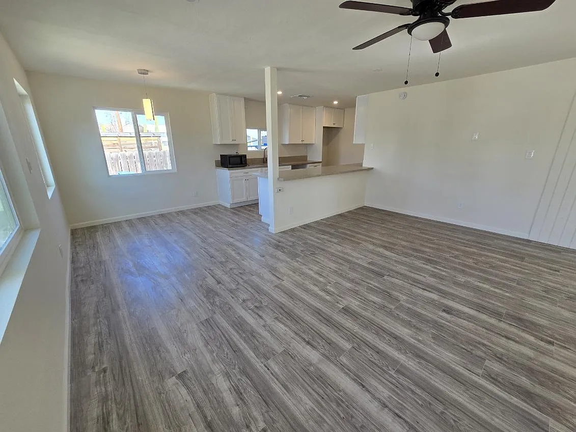 3 bed, 2.5 bath, 1400 sqft, $3,900 — Photo 2