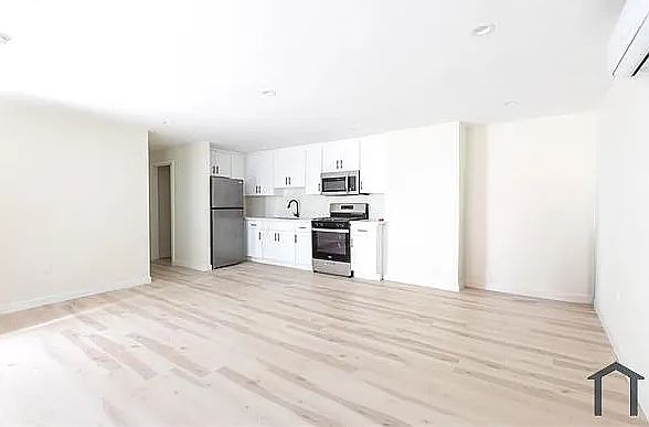 1st image of 12806 Matteson Ave APT 2