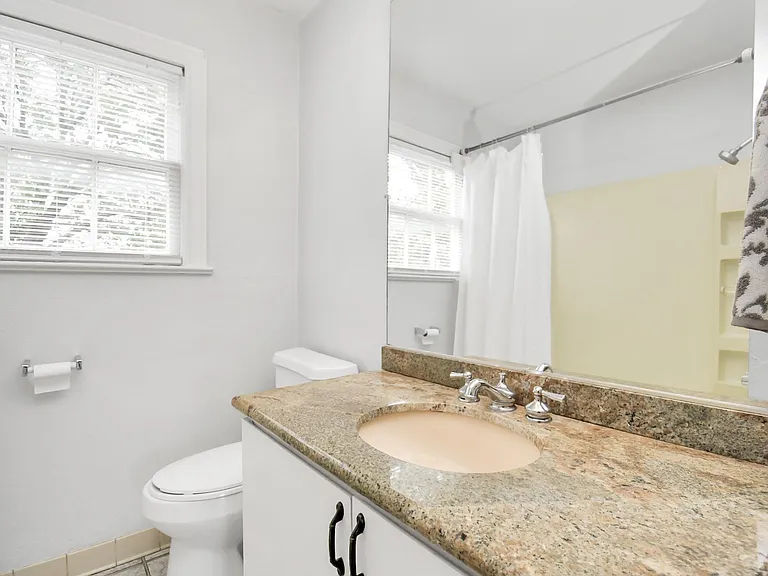 109 Amundsen St — Photo 17