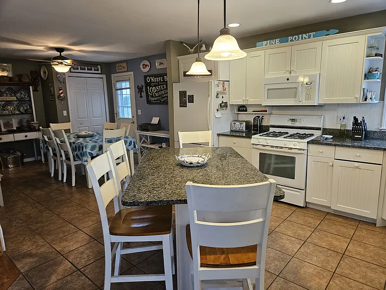 8 Granite St — Photo 3