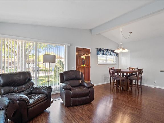 3rd image of 415 Wren Dr