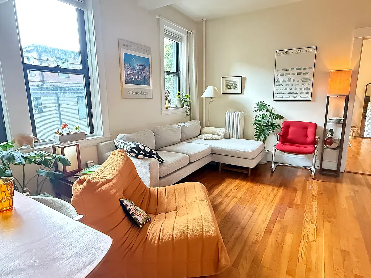 118 Babcock St — Photo 3