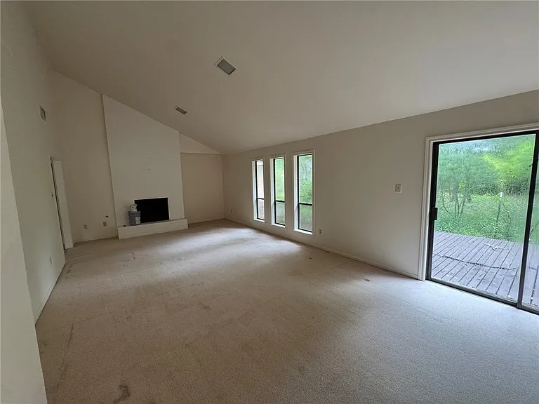 2716 Adrienne Cir — Photo 3