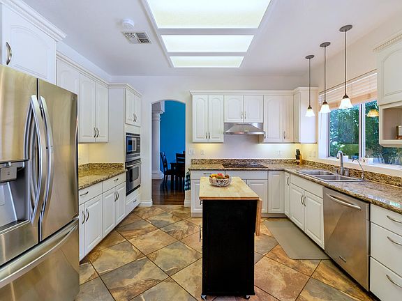 3rd image of 3834 E Hiddenview Dr