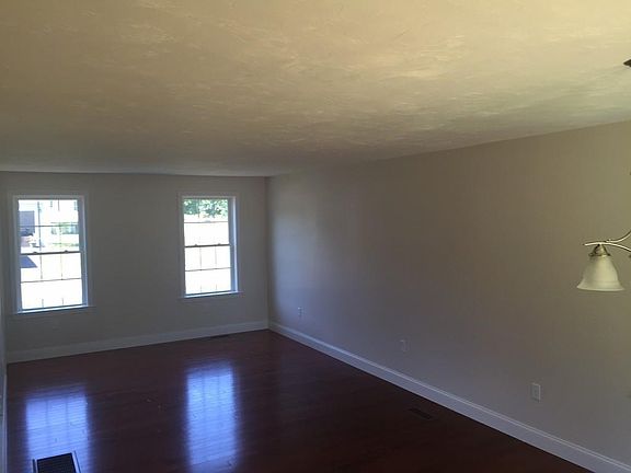 5th image of 18 Parkview Ln