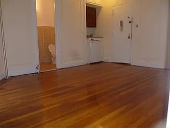 Rented by Robyn Lee, LREB