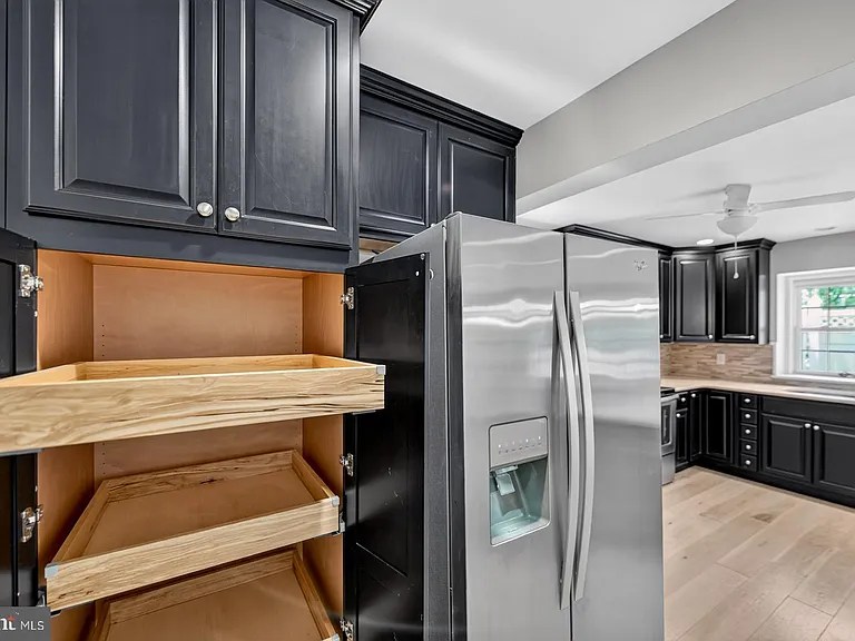 1512 Wilson St — Photo 7