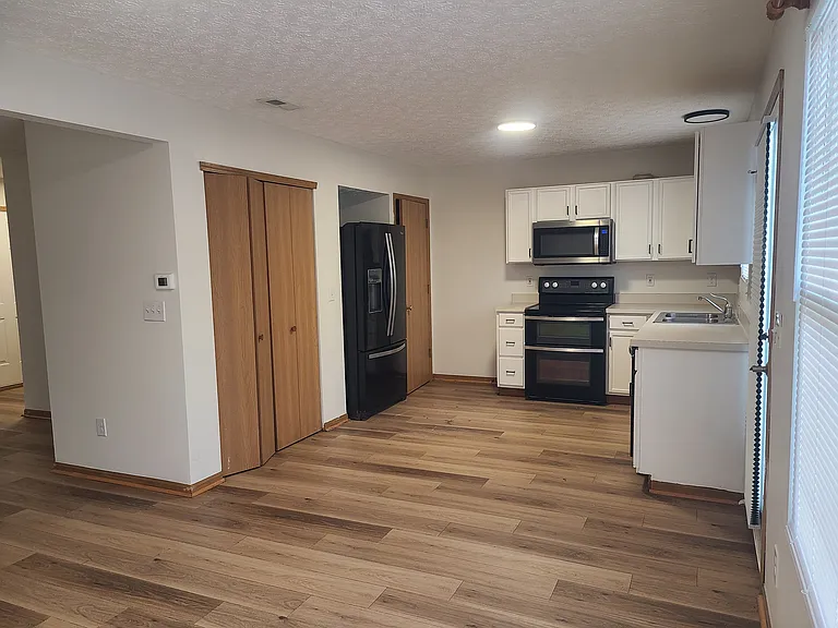 9153 Constitution Ave — Photo 5