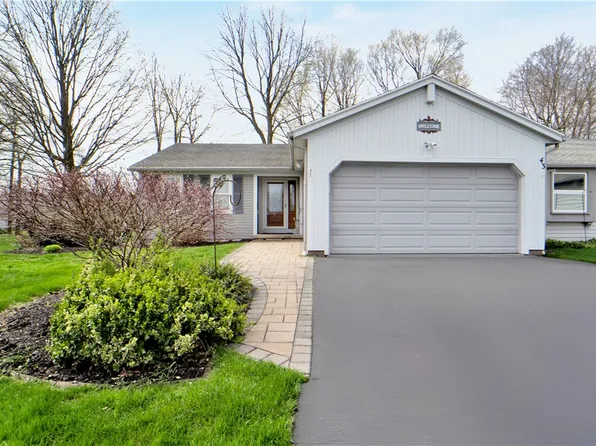 43 Ascott Ln, Webster, NY 14580
