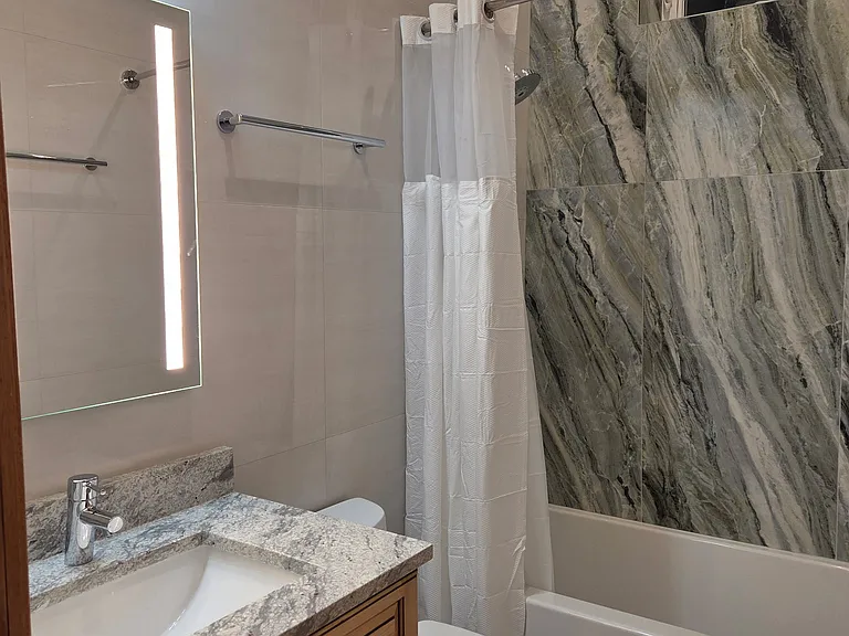 1909 N Sheffield Ave #1 — Photo 9