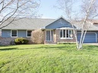 1372 W Seneca Dr, Appleton, WI 54914