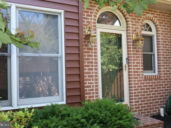 320 Peppercorn Sq, Enola, PA 17025