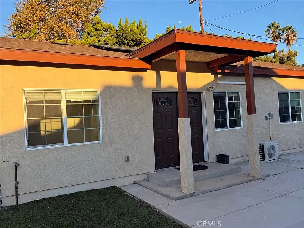 3 bed, 1000 sqft, $3,000 — Photo 1