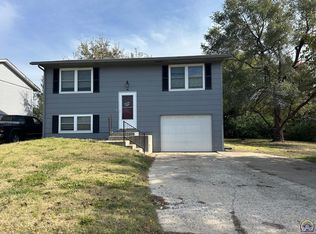 2412 SE Quincy Ct, Topeka, KS 66605