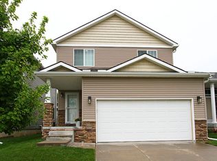 9616 Forest Glen Dr, Lincoln, NE 68526