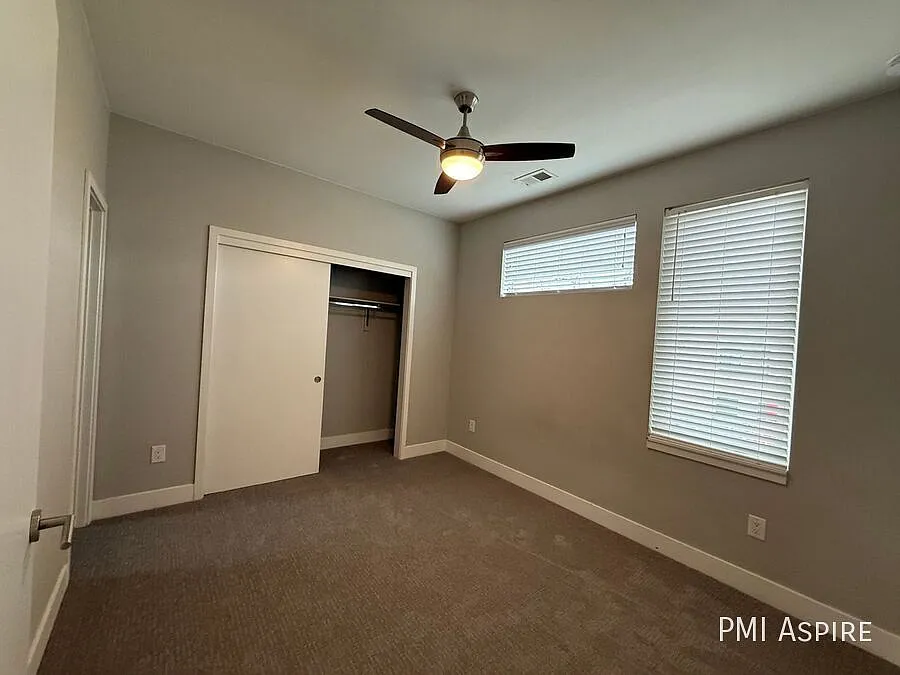Beautiful 2 bedroom, 2.5 bath Modern Townhome w/1 car garage and extra storage space near Sloan's... — Photo 3
