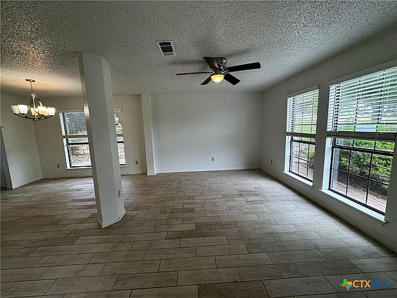 4th image of 403 Red Oak Cir