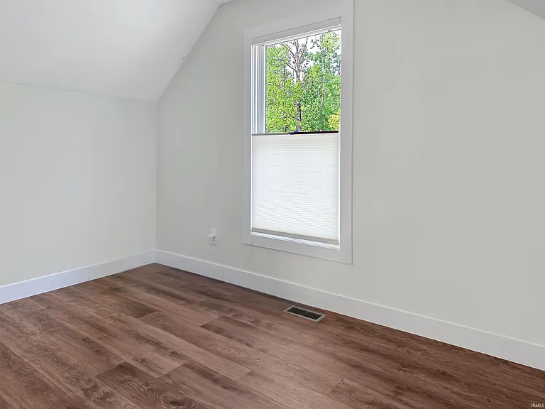 1270 E Short St — Photo 12