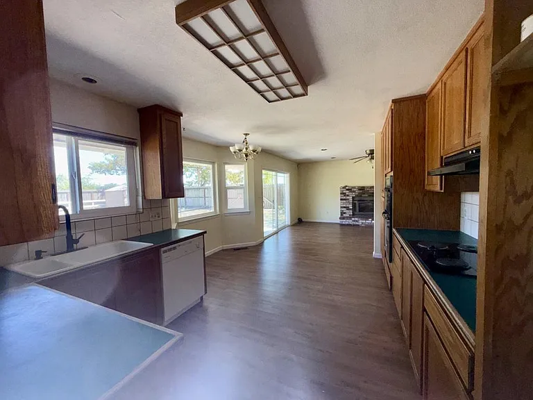 17800 Henry Rd — Photo 9