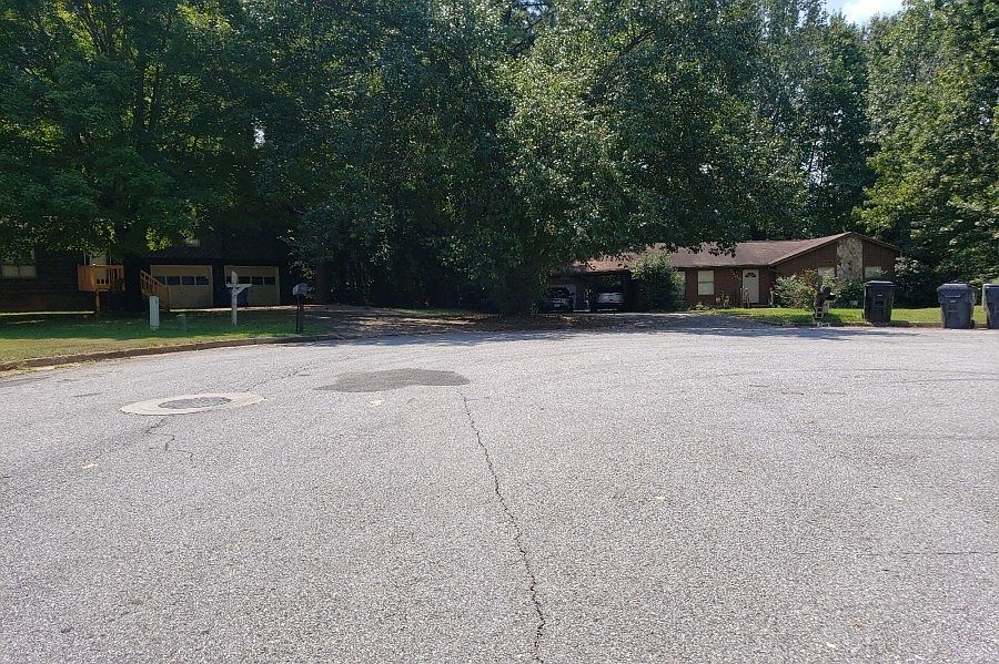 2nd image of 9204 Greenwood Dr