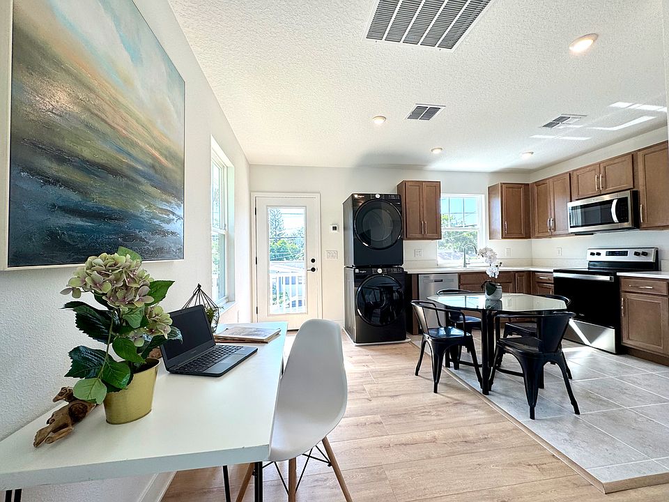 Kitchen with Dishwasher, Built-in Microwave, Fridge & Washer/Dryer - all brand new! Office area! Tall Ceilings