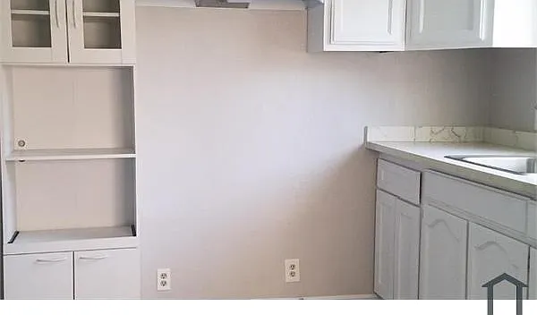 5922 S San Pedro St — Photo 3