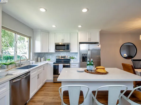 1004 Fontana Dr, Alameda, CA 94502