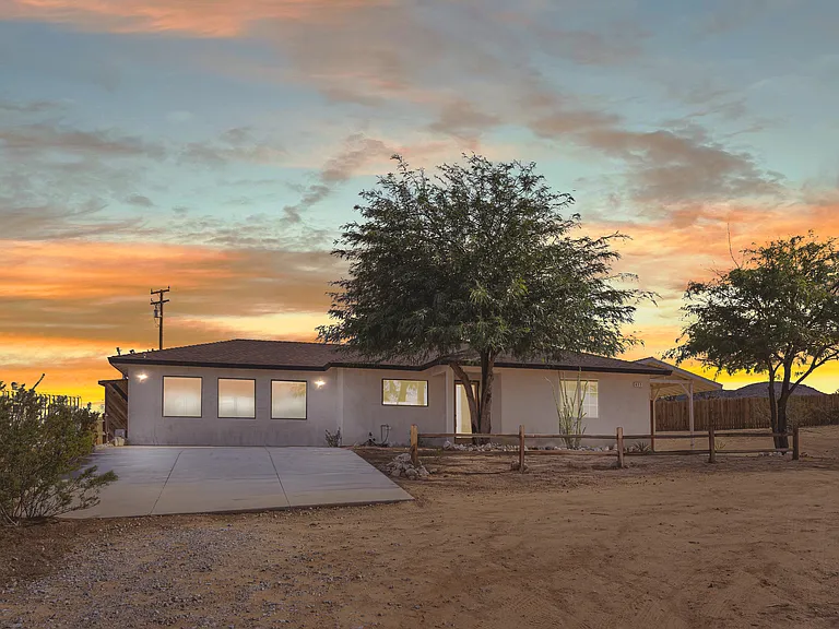 477 N Bonita Ave — Photo 16
