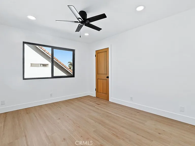 3889 Humboldt Dr — Photo 26