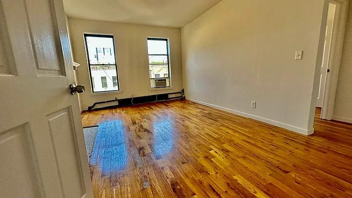 Rented by HOLTON REAL ESTATE INC. | media 17