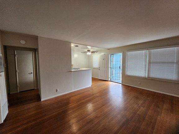 4th image of 1049 E Ocean Blvd #12