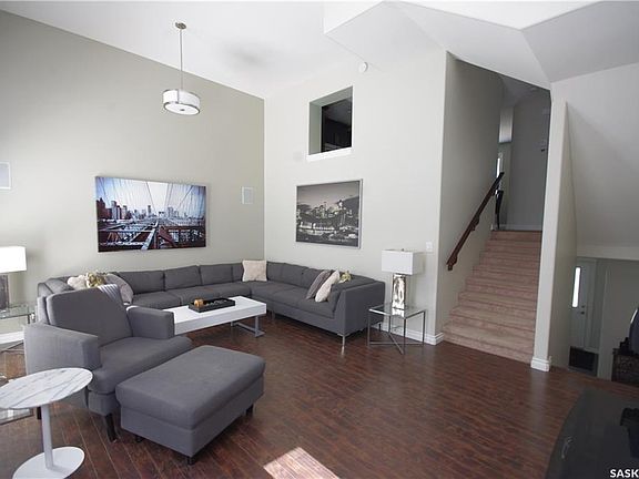 5th image of 212 Willis Cres Unit 406