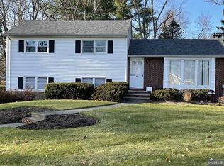 8 Woodstock Dr, Wayne, NJ 07470