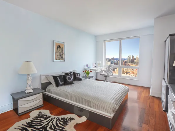 350 West 42nd Street image 6 of 19