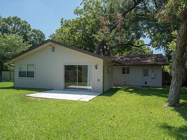2902 Silverleaf Dr — Photo 28