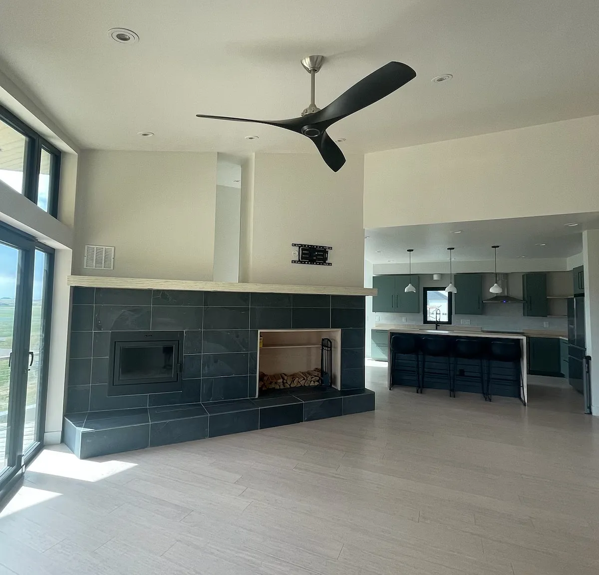 4 bed, 2.5 bath, 3000 sqft, $4,000 — Photo 4