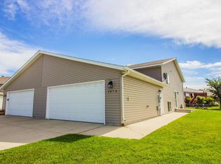 1075 Oak Pl, West Fargo, ND 58078