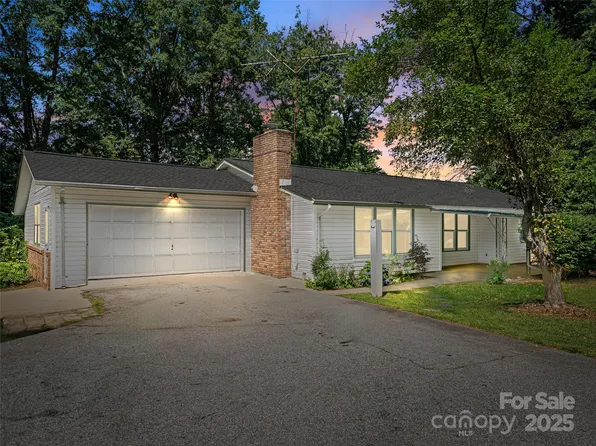 165 Crestview Dr, Hendersonville, NC 28791