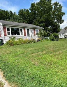 15 Herzig St, Bristol, RI, 02809