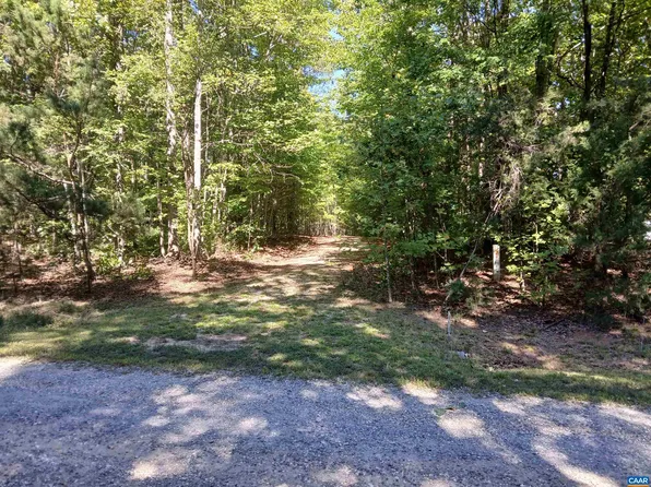 22 Piney Mountain Ln, Shipman, VA 22971